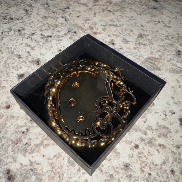 Hello kitty gold earrings ✨💛 - Picture 2 of 4